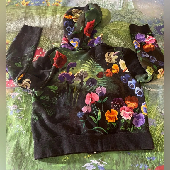 Marc by Marc Jacobs x Disney Alice in Wonderland Hoodie, Blk Multi, S, Preowned - Picture 14 of 15
